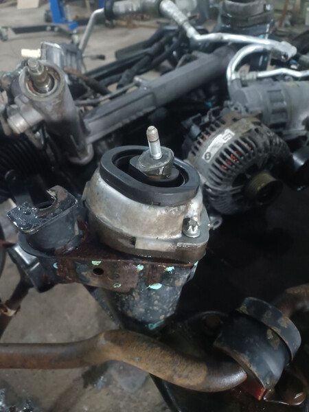 Подушка двигуна BMW X5 E53  2005 універсал 4.8 Бензин Перещепине