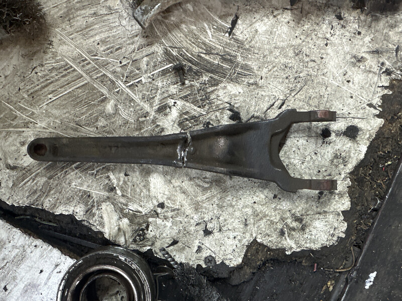 Вилка выжимал сцепления Mitsubishi ASX  2012 1.6 Бензин Житомир