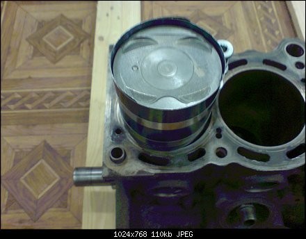 Поршни Mazda Tribute универсал 2003 г.  2.0 л бензин Киев