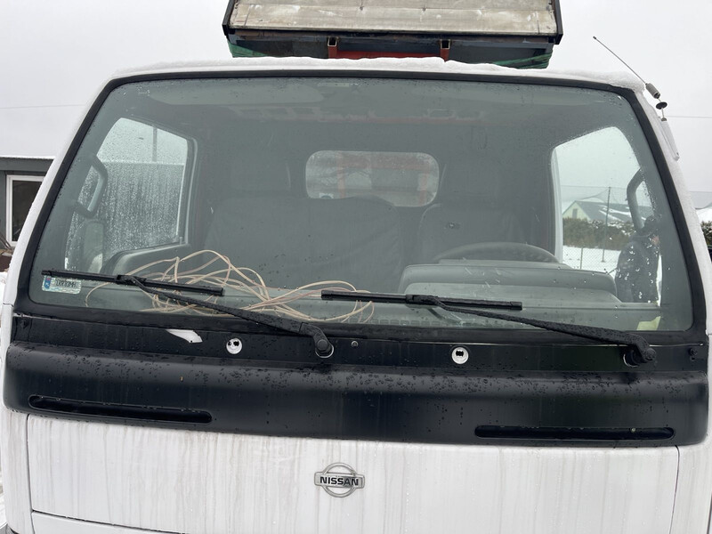 Стекло лобовое Nissan Cabstar  2000 2.5 Яворов