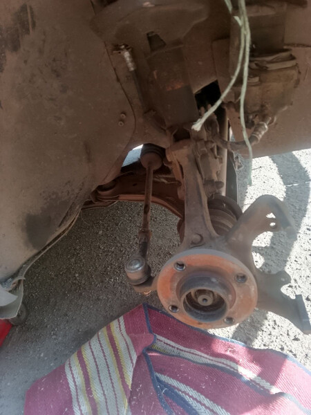 Поворотный кулак правый Volkswagen Golf 3  1994 хэтчбек 1.9 Дизель Киев