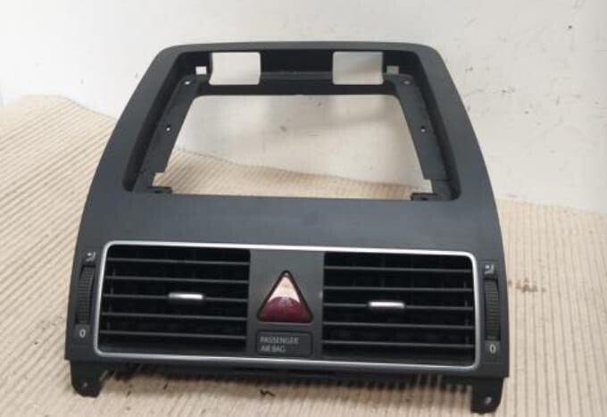 Рамка / панель верхнего бардачка Volkswagen Touran  2014 универсал 1.6 Дизель Киев