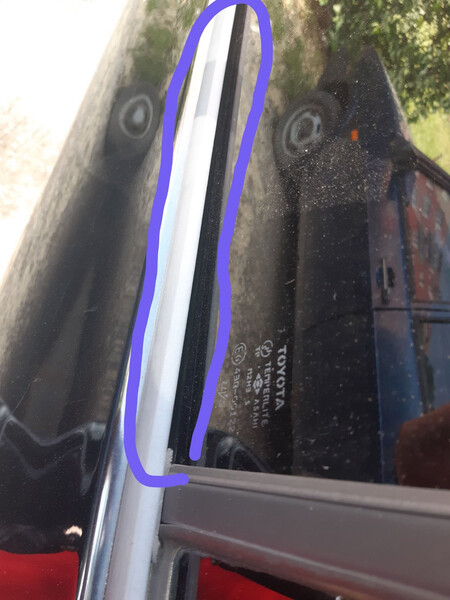 Уплотнитель двери водителя Toyota RAV4  2007 2.2 Дизель Яворов