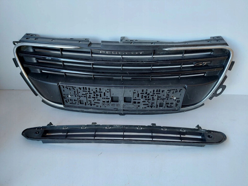 Решетка радиатора Peugeot 508  2012 2.0 Гибрид Одесса