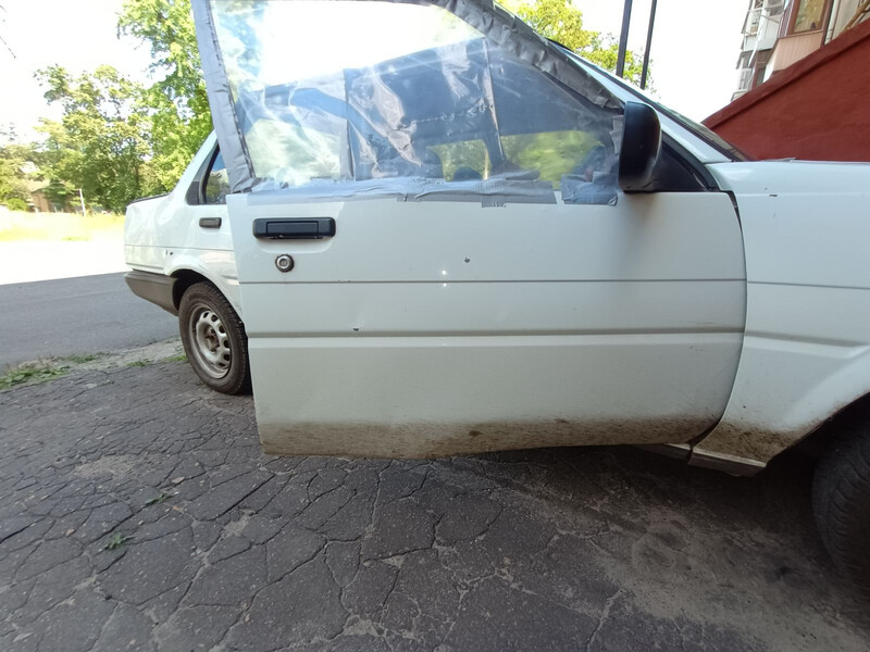 Стекло двери Toyota Corolla  1986 1.5 Бензин Запорожье