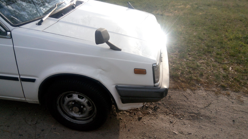 Крыло переднее Nissan Sunny  1985 1.3 Бензин Полтава