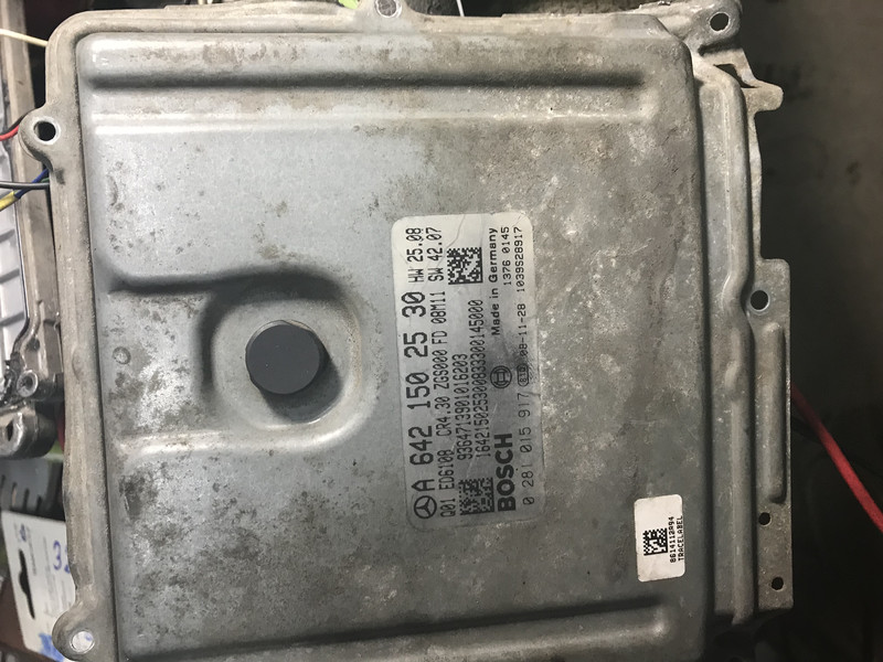 Блок управления двигателем A6421502530   Mercedes Sprinter