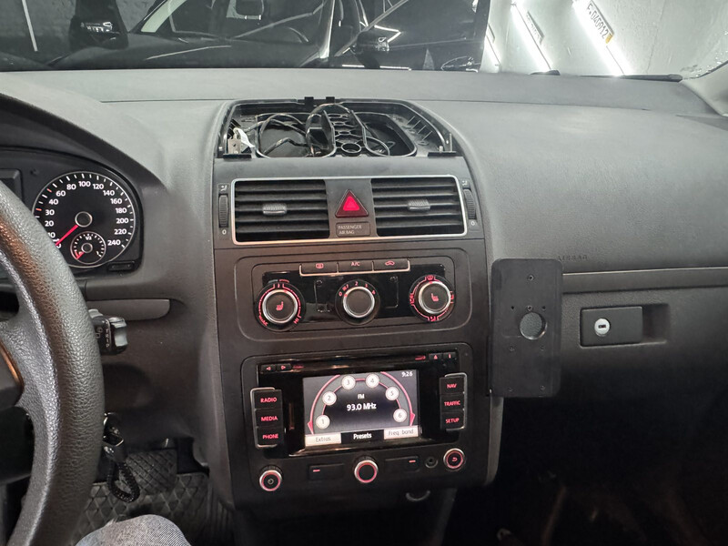 Бардачок звоздуховодами, підлога в багажник Volkswagen Touran  2014 1.6 Дизель Киев