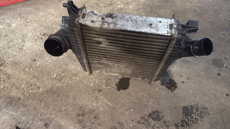 Радіатор інтеркулера Audi Q7 e-tron  2017 3.0 Дизель Луцьк