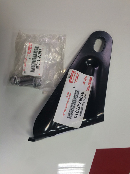 Буксировочная петля задняя Toyota Venza  2010 2.7 Бензин 