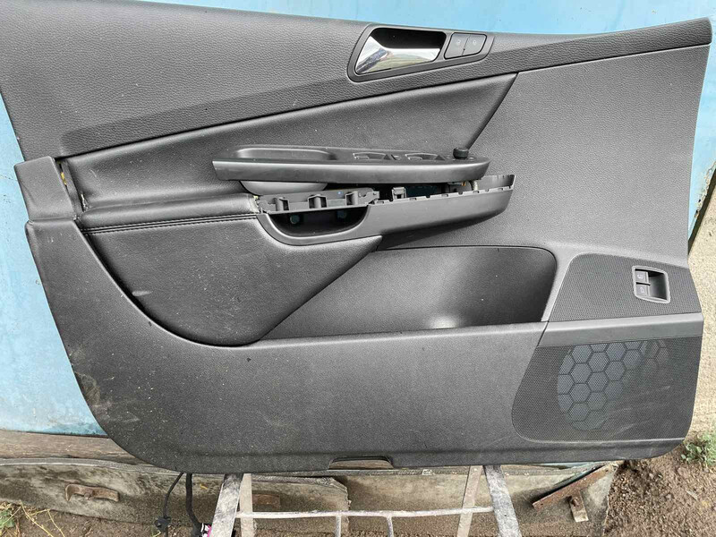 Карта двери передня ліва чорний колір з шкіряною вставкою Volkswagen Passat B6  2007 универсал 2.0 Дизель Гайсин