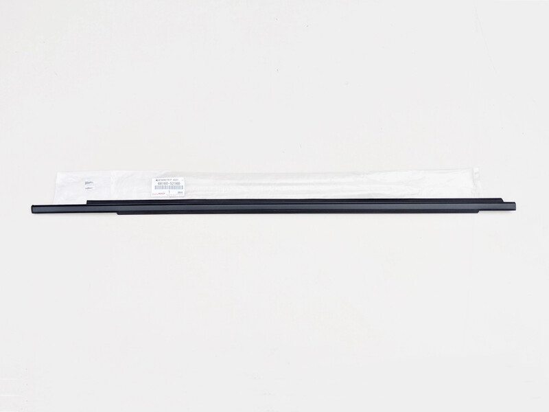 Уплотнитель передней двери стекла Toyota Urban Cruiser  2012 Одесса