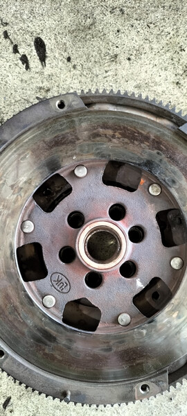 Демпферный маховик 038105266Q   Skoda Octavia, Volkswagen Golf