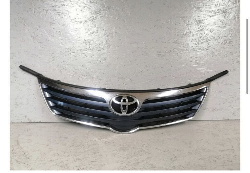Решетка радиатора Toyota Avensis т27 2009 универсал  Электро 