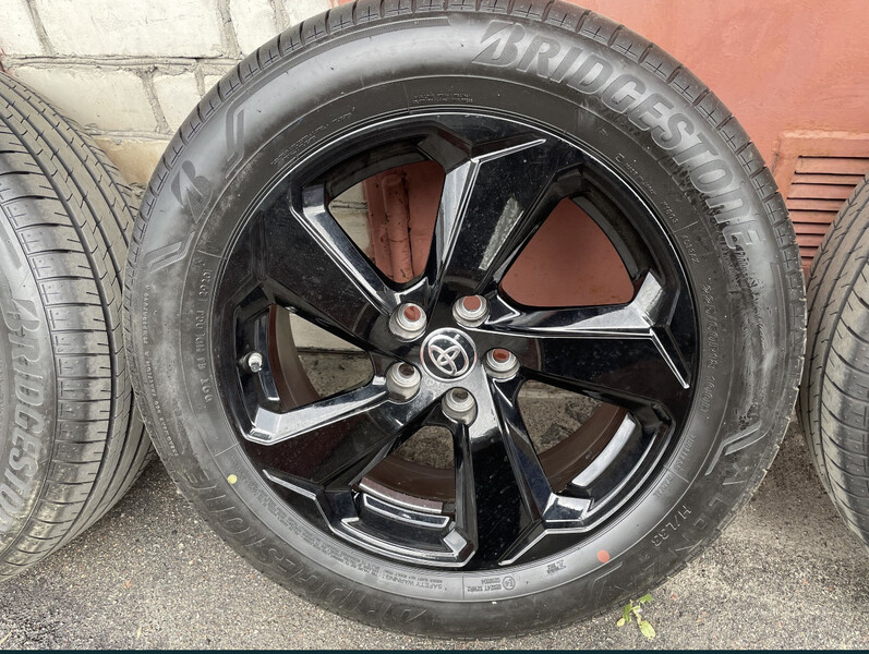 Резина летняя Toyota RAV4  2021 2.5 Гибрид Умань