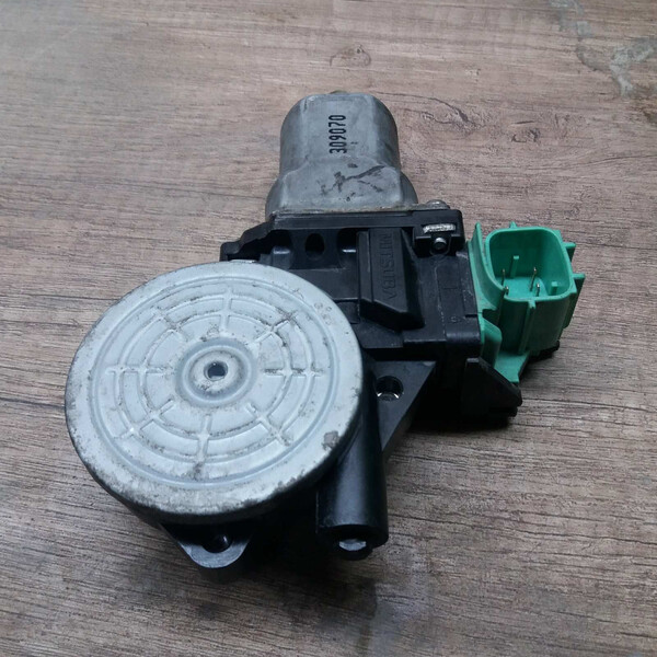 Моторчик склопідйомника Nissan Juke  2013 1.6 Бензин 