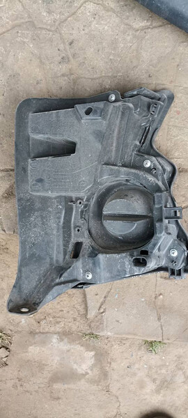 Заднє кріплення під праву протитуманку Toyota Highlander  2018 3.5 Бензин 