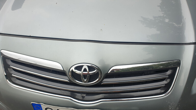 Решетка бампера верхняя Toyota Avensis  2007 универсал 2.2 Дизель Черкассы