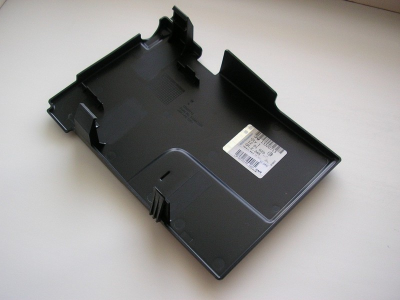 Крышка аккумулятора Opel Astra 2013 г.  1.3 л бензин Полтава