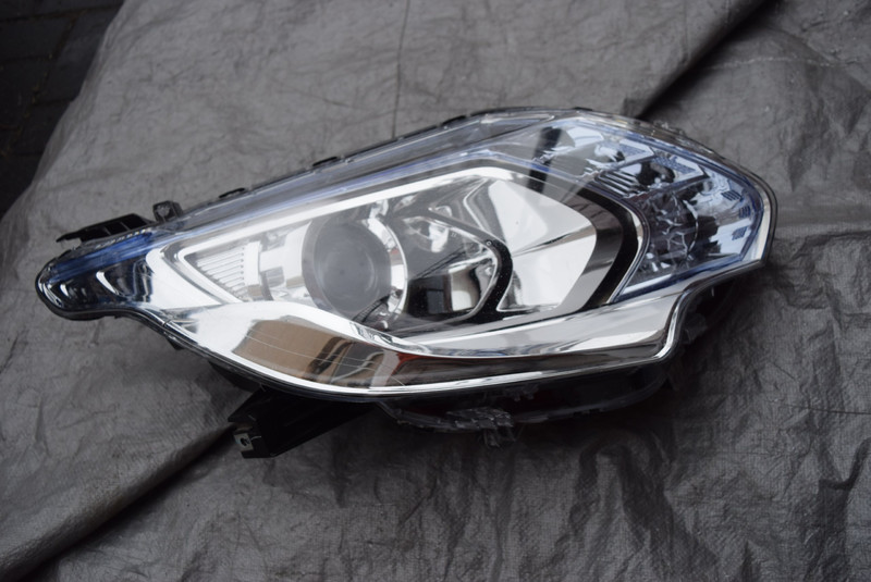 Фара права led Mitsubishi L 200  2017 2.4 Дизель Ивано-Франковск
