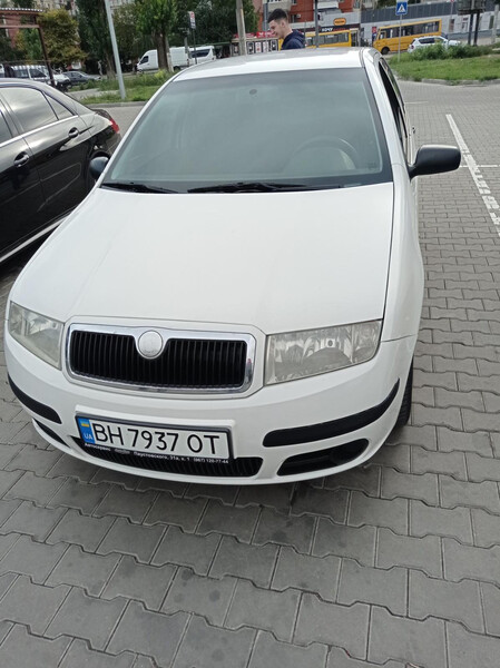 Передней бампер Skoda Fabia  2006 хэтчбек 1.2 Бензин Николаев