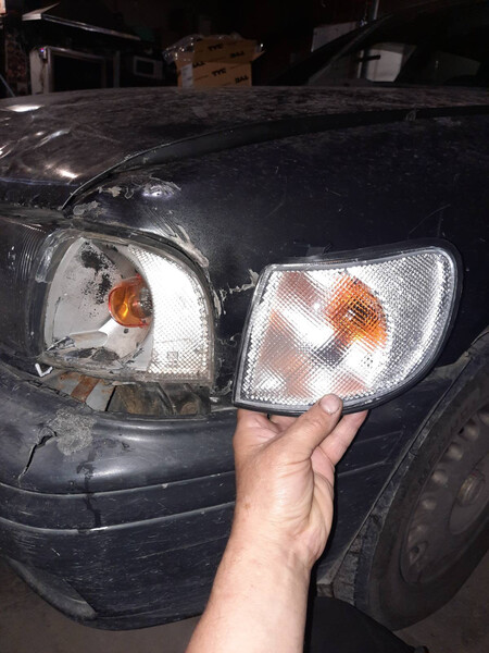 Покажчик повороту лівий Nissan Sunny  1993 універсал 2.0 Дизель 