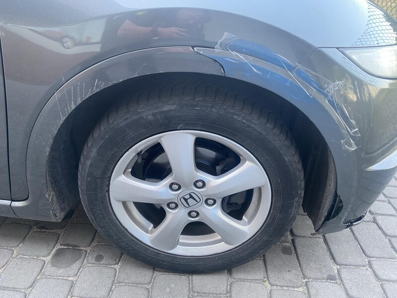 Накладка правого крила Honda Civic 8  2009 хэтчбек 1.4 Бензин Рава-Русская