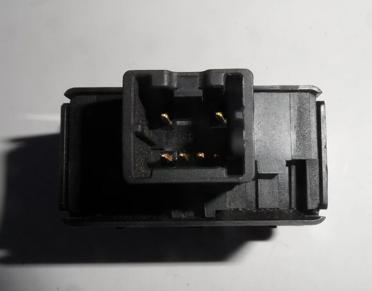 Фишка - штерек - разьем - проводка кнопки 4wd Nissan Juke  2015 1.6 Бензин 