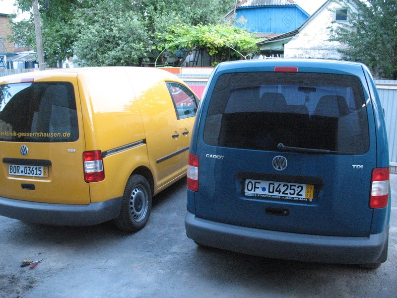 Скло заднє в ляду Volkswagen Caddy 3 універсал 2007 р.  1.9 л дизель Київ