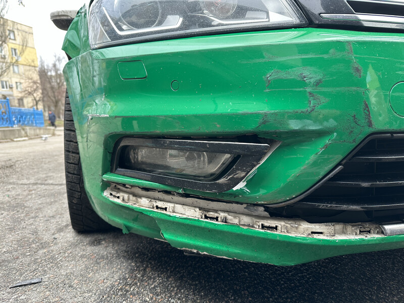 Правый передний молдинг переднего бампера хром Volkswagen Passat  2014 универсал 2.0 Дизель Никополь