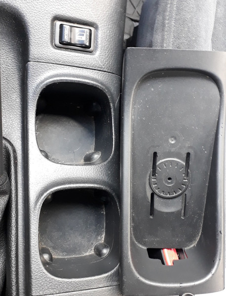 Подстаканник Nissan Primera Р12 2003 г.  1.8 л бензин Чернигов