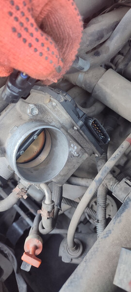 Дроссельная заслонка 220300D031   Toyota Corolla