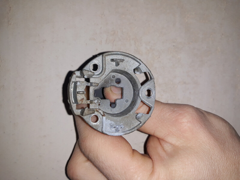 Кріплення лампочки фари ближнього світла Honda Accord  1993 2.0 Бензин Киверцы