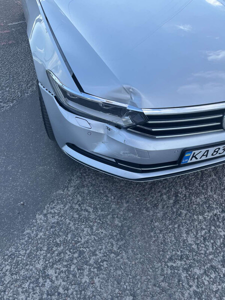 Капот права фара,передній бампер колір 8e8e Volkswagen Passat B8  2017 хэтчбек 2.0 Дизель Вараш