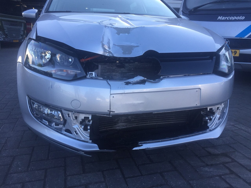 Передня решітка Volkswagen Polo 5 хэтчбек 2011 г.  1.2 л дизель Ровно