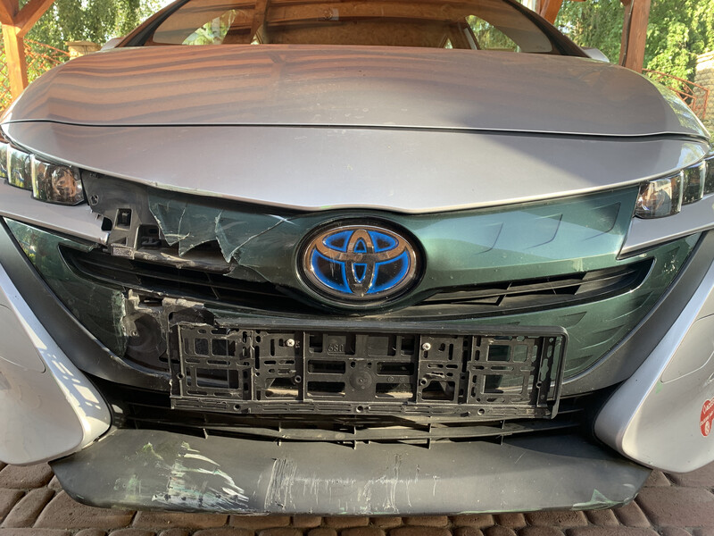 Декоративный элемент кузова Toyota Prius 40  2017 хэтчбек 1.8 Гибрид Бородянка