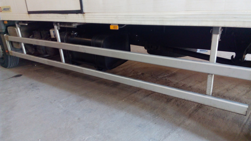 Бампер будки Mercedes-Benz 1823  2003 6.4 Дизель Днепр