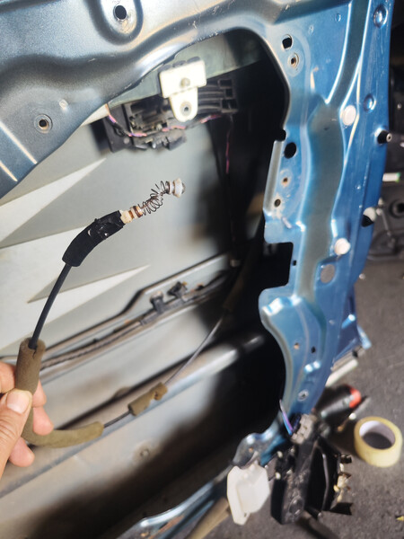 Трос замка двери правой передней от наружной ручки к замку Nissan Teana  2008 2.5 Бензин 