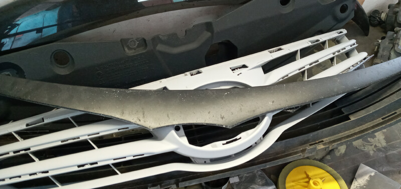 Хром решетка радиатора Toyota Avensis  2012 2.0 Бензин Желтые Воды