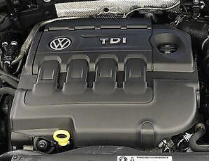 Декоративная крышка двигателя Volkswagen Passat B8  2016 универсал 2.0 Дизель Луцк