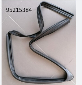 Уплотнитель стекла передней левой двери Ravon R2  2017 1.2 Бензин Киев