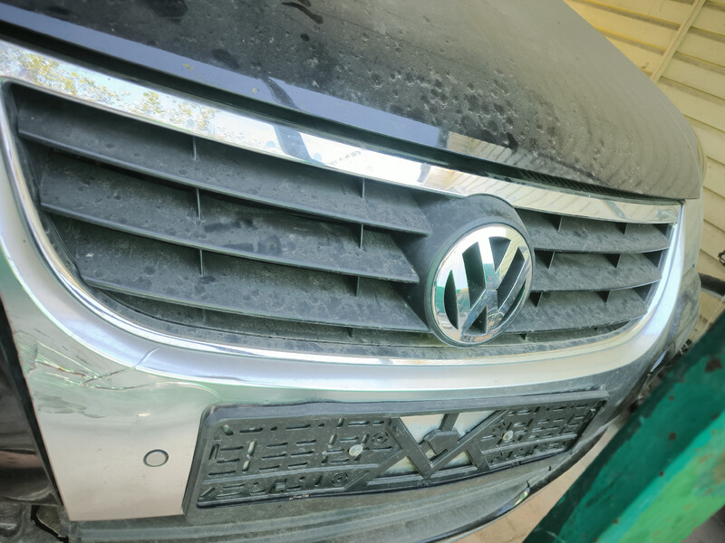 Молдинг на решітку радіатора Volkswagen Touran  2010 універсал 14.0 Бензин Бровари