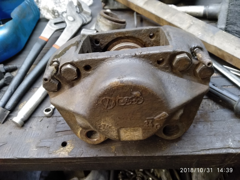 Тормозной суппорт левый Volkswagen LT  1990 2.4 Дизель Киев