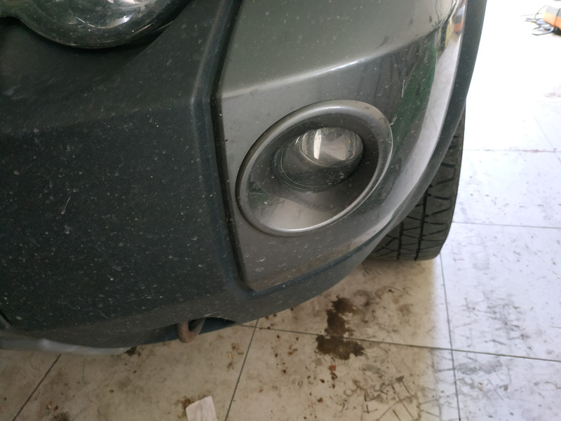 Ободок противотуманки правый Land Rover Freelander 2001 г.  2.0 л дизель Ровно