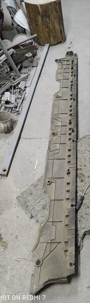 Порог пластиковый левый Tesla Model Y  2023 82.0 Электро Житомир