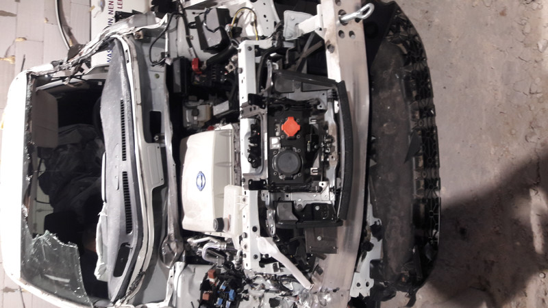 Пластик під лобове скло Nissan Leaf  2015 хетчбек 3.5 Электро 