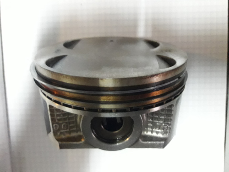 Поршень двигателя ej205 (новый или) Subaru Impreza  2003 2.0 Бензин 