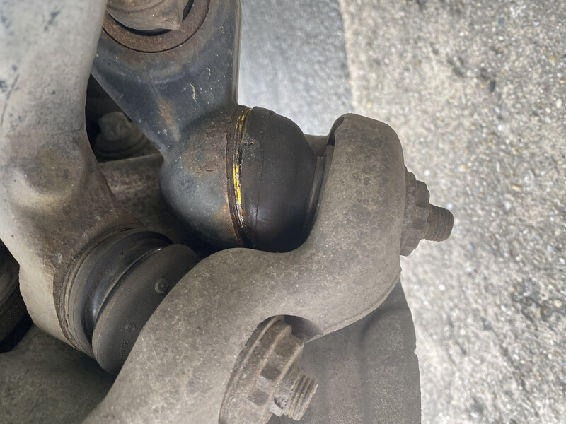 Пыльник фаровой опоры нижнего рычага BMW X5  2018 2.0 Дизель 