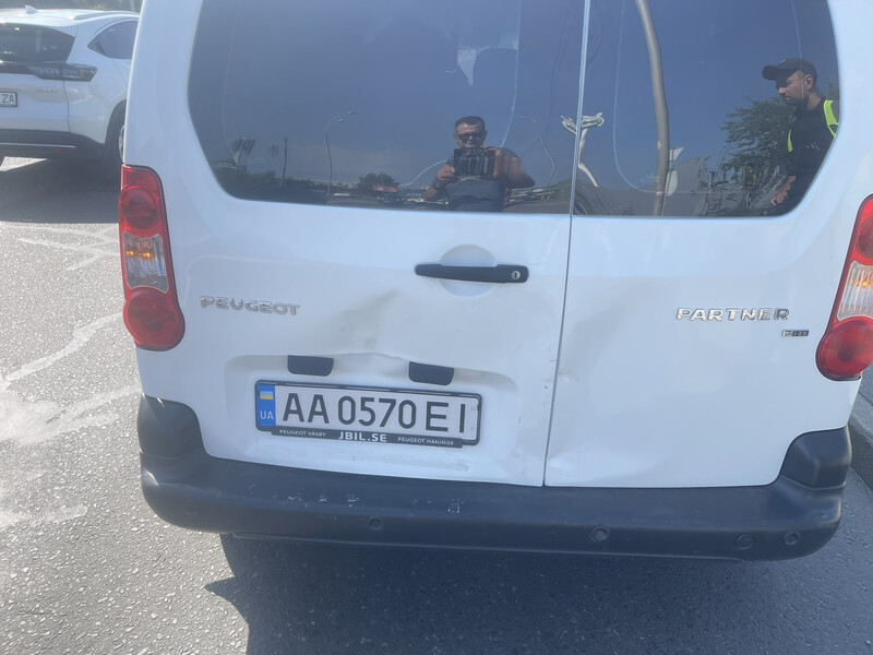 Двери багажника Peugeot Partner  2011 1.6 Дизель Киев