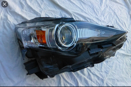 Фара передняя правая 8114553720   Lexus IS